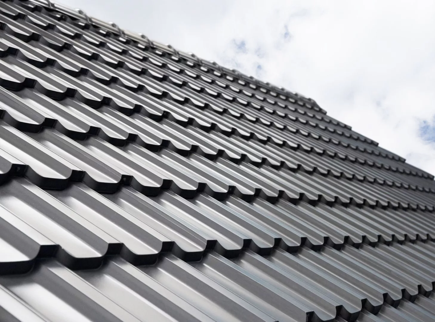 Металлочерепица Трамонтана-X NormanMP 0.5 мм RAL 8017 Шоколад купить в екатеринбурге