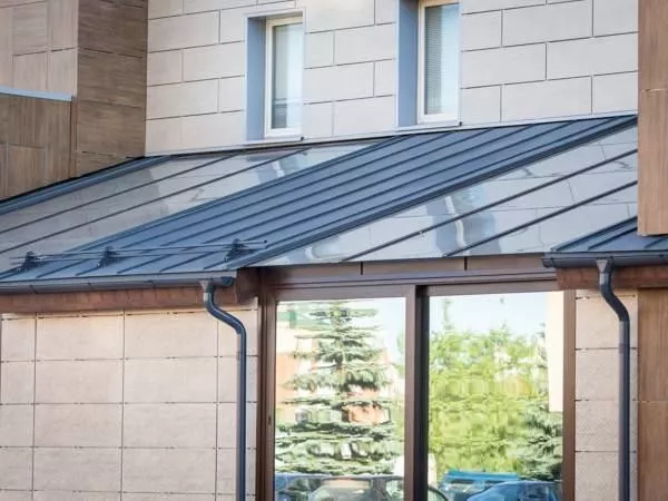 Фальц двойной стоячий Line Grand Line 0,5 Rooftop Бархат с пленкой на замках RAL 7024 мокрый асфальт купить в екатеринбурге