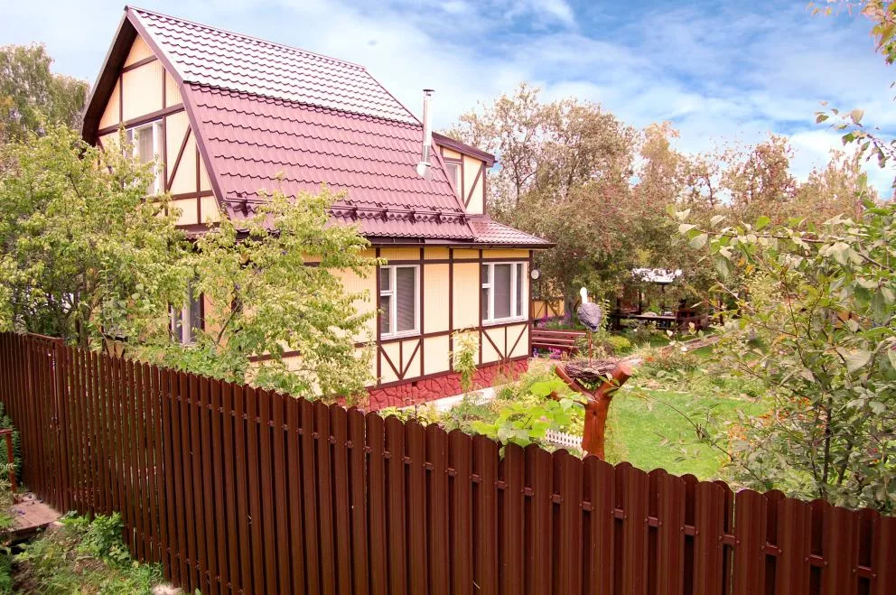 Штакетник Круглый фигурный 0,4 PE-Double RAL 8017 шоколад купить в екатеринбурге