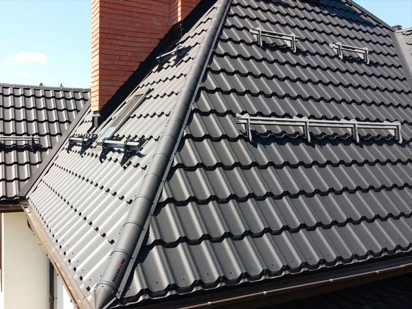 Крыша бани с металлочерепицей