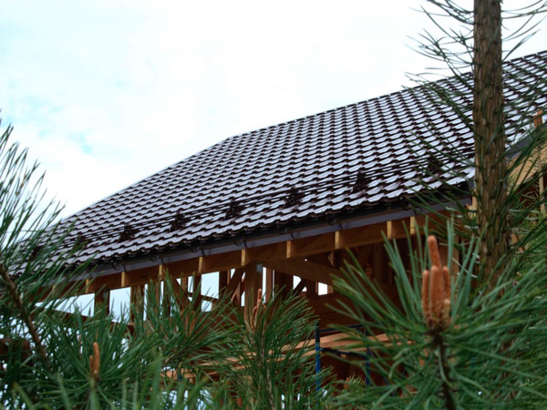 Металлочерепица на крыше бани