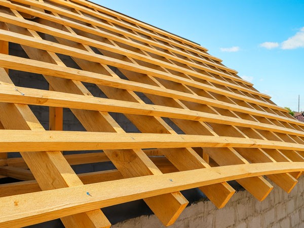 монтаж кровли из металлочерепицы