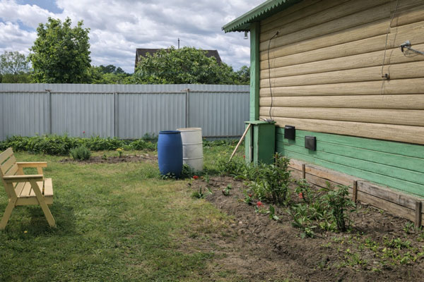 забор между соседями