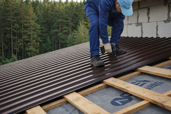 Монтаж и преимущества односкатной крыши из профнастила в Екатеринбурге односкатная крыша из профнастила