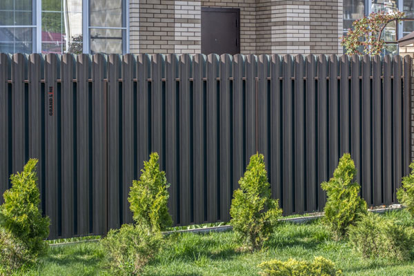 сколько евроштакетника нужно на 1 метр забора 