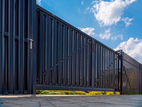 Калитка и ворота из евроштакетника в Екатеринбурге калитка из евроштакетника