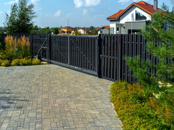 Калитка и ворота из евроштакетника в ЕКБ ворота из евроштакетника