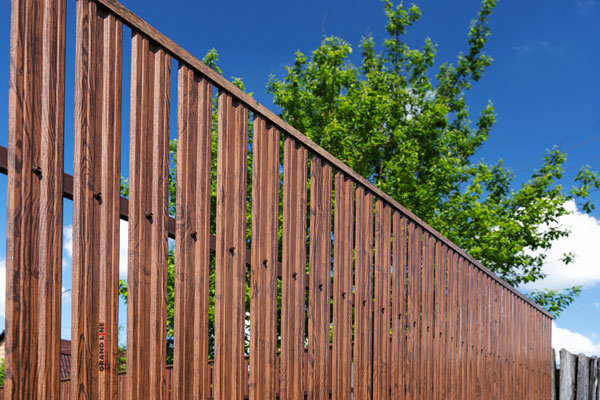 палисадник из металлоштакетника